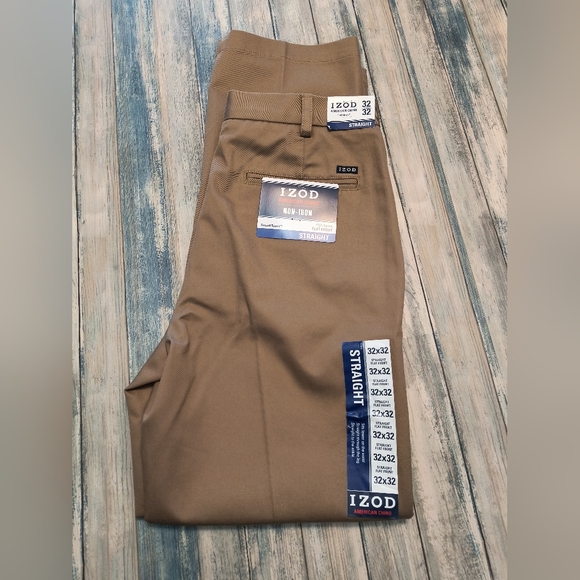 IZOD American Chino Pants Mens 32X32 Khaki Straight Fit Flat Front Pockets - Picture 1 of 3